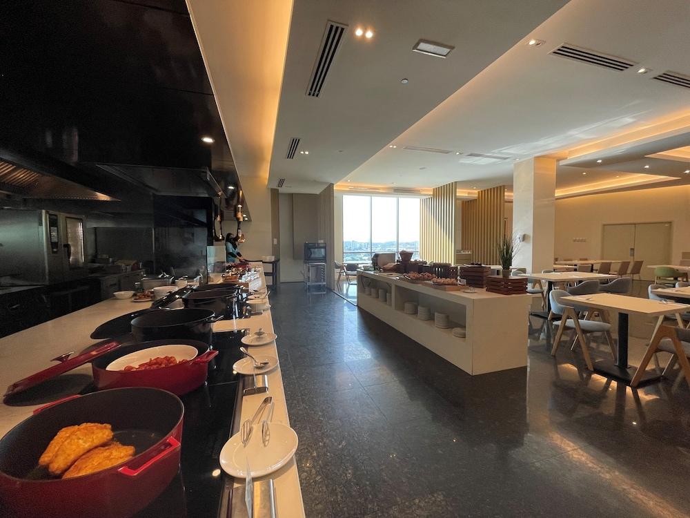 Hilton Garden Inn Puchong Ngoại thất bức ảnh